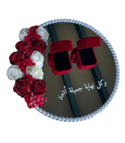 floral , mariage , wedding , Anniversaire , Birthday , Compositions Florales Luxe, floral, Anniversaire, Birthday, Compositions Florales Luxe, Marriage, wedding, عقد القران , ورد , سبوع , coffret chocolat , Baby shower , Dattes fourrées prestige , Coffrets gourmands / Chocolats de luxe , Mariage marocain , Cadeau parfait , Fiançailles , حنة , حنة العروس , Henné , Tawzi3at , Luxe , Hemma o Chane , Henné , Mirror , Maraya, Menu , ramadan , aid el fitre , luxe , Chocolate , satin , 2026 , Coffret fleurs mariage , Box roses rouges , Cadeau personnalisé couple , Composition florale , artificielle luxe , Coffret velours cœur , Plateau miroir mariage, Plateau fiançailles personnalisé, Trousseau mariée Maroc, Décoration mariage luxe, Plateau alliances, Cadeau mariage personnalisé, Miroir calligraphie arabe , Plateau Miroir Personnalisé Décoration Mariage Maroc Plateau Fiançailles Henné Sur Mesure Tyafer Accessoires Mariée Drib Sda9 Cadeau Luxe