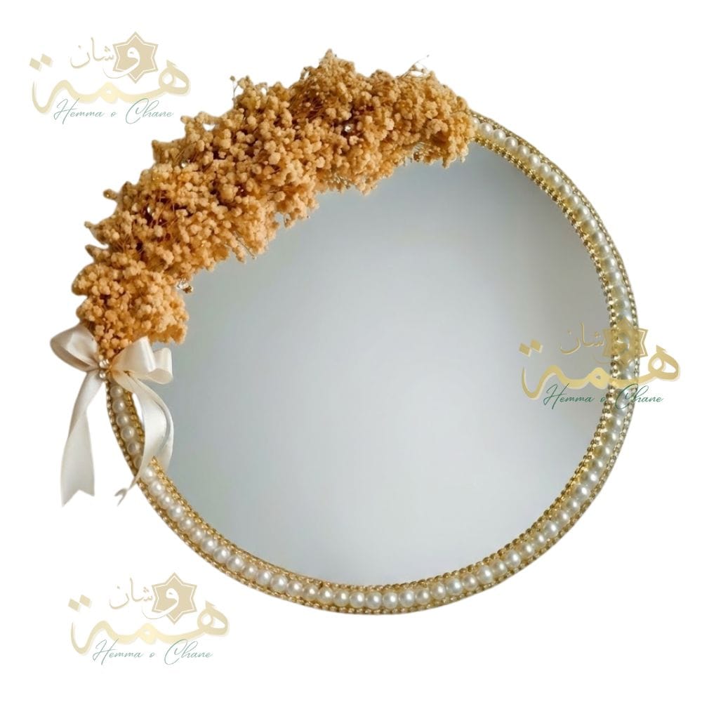Plateau Miroir Fiançailles & Mariage 100% Sur Mesure12 floral , mariage , wedding , Anniversaire , Birthday , Compositions Florales Luxe, floral, Anniversaire, Birthday, Compositions Florales Luxe, Marriage, wedding, عقد القران , ورد , سبوع , coffret chocolat , Baby shower , Dattes fourrées prestige , Coffrets gourmands / Chocolats de luxe , Mariage marocain , Cadeau parfait , Fiançailles , حنة , حنة العروس , Henné , Tawzi3at , Luxe , Hemma o Chane , Henné , Mirror , Maraya, Menu , ramadan , aid el fitre , luxe , Chocolate , satin , 2026 , Coffret fleurs mariage , Box roses rouges , Cadeau personnalisé couple , Composition florale , artificielle luxe , Coffret velours cœur , Plateau miroir mariage, Plateau fiançailles personnalisé, Trousseau mariée Maroc, Décoration mariage luxe, Plateau alliances, Cadeau mariage personnalisé, Miroir calligraphie arabe , Plateau Miroir Personnalisé Décoration Mariage Maroc Plateau Fiançailles Henné Sur Mesure Tyafer Accessoires Mariée Drib Sda9 Cadeau Luxe