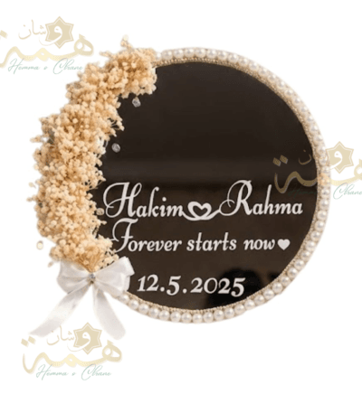 floral , mariage , wedding , Anniversaire , Birthday , Compositions Florales Luxe, floral, Anniversaire, Birthday, Compositions Florales Luxe, Marriage, wedding, عقد القران , ورد , سبوع , coffret chocolat , Baby shower , Dattes fourrées prestige , Coffrets gourmands / Chocolats de luxe , Mariage marocain , Cadeau parfait , Fiançailles , حنة , حنة العروس , Henné , Tawzi3at , Luxe , Hemma o Chane , Henné , Mirror , Maraya, Menu , ramadan , aid el fitre , luxe , Chocolate , satin , 2026 , Coffret fleurs mariage , Box roses rouges , Cadeau personnalisé couple , Composition florale , artificielle luxe , Coffret velours cœur , Plateau miroir mariage, Plateau fiançailles personnalisé, Trousseau mariée Maroc, Décoration mariage luxe, Plateau alliances, Cadeau mariage personnalisé, Miroir calligraphie arabe , Plateau Miroir Personnalisé Décoration Mariage Maroc Plateau Fiançailles Henné Sur Mesure Tyafer Accessoires Mariée Drib Sda9 Cadeau Luxe