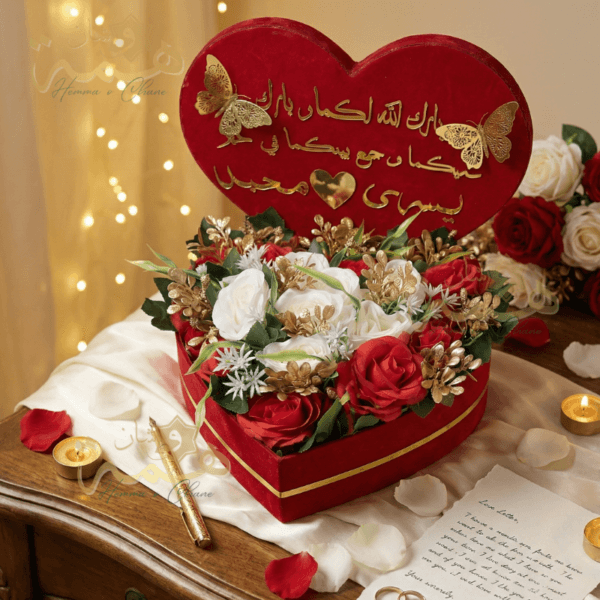 floral , mariage , wedding , Anniversaire , Birthday , Compositions Florales Luxe, floral, Anniversaire, Birthday, Compositions Florales Luxe, Marriage, wedding, عقد القران , ورد , سبوع , coffret chocolat , Baby shower , Dattes fourrées prestige , Coffrets gourmands / Chocolats de luxe , Mariage marocain , Cadeau parfait , Fiançailles , حنة , حنة العروس , Henné , Tawzi3at , Luxe , Hemma o Chane , Henné , Mirror , Maraya, Menu , ramadan , aid el fitre , luxe , Chocolate , satin , 2026 , Coffret fleurs mariage , Box roses rouges , Cadeau personnalisé couple , Composition florale , artificielle luxe , Coffret velours cœur