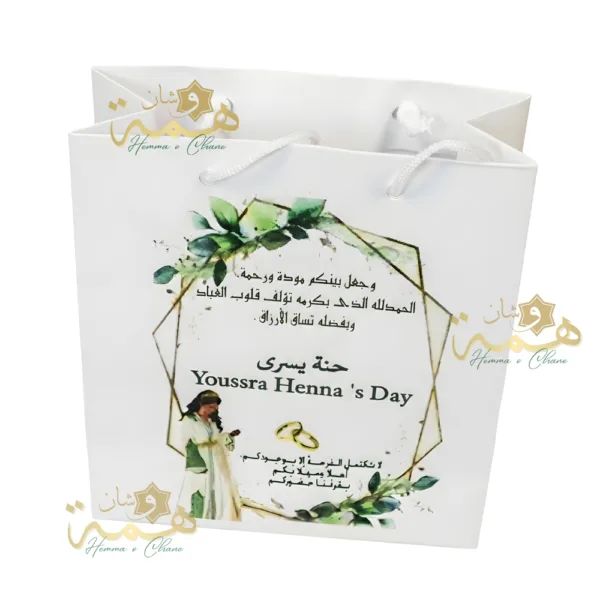 floral , mariage , wedding , Anniversaire , Birthday , Compositions Florales Luxe, floral, Anniversaire, Birthday, Compositions Florales Luxe, Marriage, wedding, عقد القران , ورد , سبوع , coffret chocolat , Baby shower , Dattes fourrées prestige , Coffrets gourmands / Chocolats de luxe , Mariage marocain , Cadeau parfait , Fiançailles , حنة , حنة العروس , Henné , Tawzi3at , Luxe , Hemma o Chane , Henné , Mirror , Maraya, Menu , ramadan , aid el fitre , luxe , Chocolate , satin , 2026 , Coffret fleurs mariage , Box roses rouges , Cadeau personnalisé couple , Composition florale , artificielle luxe , Coffret velours cœur , Plateau miroir mariage, Plateau fiançailles personnalisé, Trousseau mariée Maroc, Décoration mariage luxe, Plateau alliances, Cadeau mariage personnalisé, Miroir calligraphie arabe , Plateau Miroir Personnalisé Décoration Mariage Maroc Plateau Fiançailles Henné Sur Mesure Tyafer Accessoires Mariée Drib Sda9 Cadeau Luxe , sac cadeau haut de gamme – sac cadeau personnalisé – mariage – henna – occasions spéciales – sur mesure – finition élégante